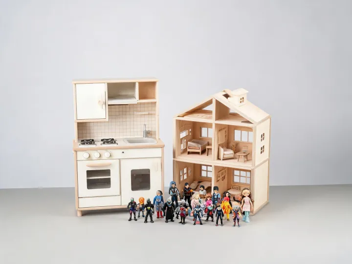 Pretend play dollhouse and kitchen toys